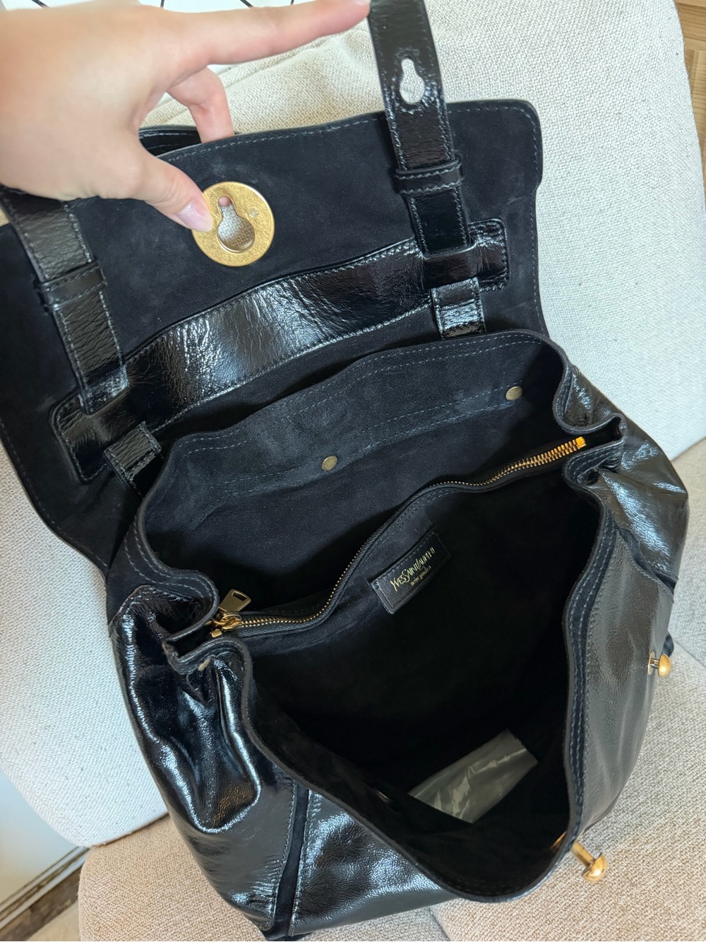 Yves Saint Laurent Muse Two Black Patent Leather Shoulder Bag with Gold Hardware - Picture 3 of 4